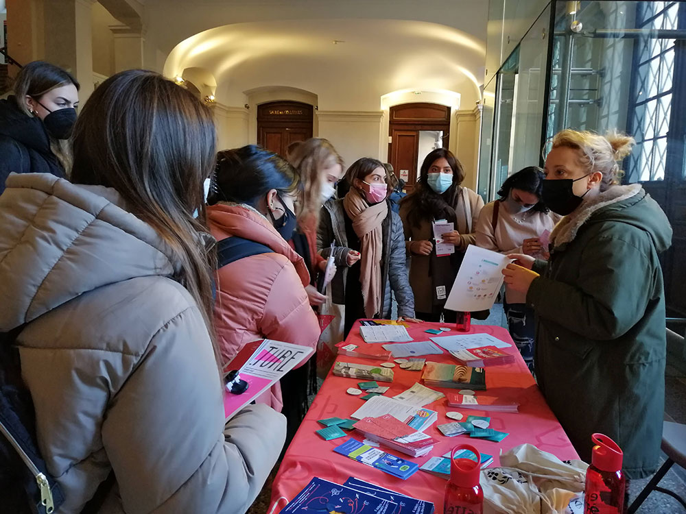 DRI - Accueil des étudiant.es internationaux/ales - atrium stand (janvier 2022)