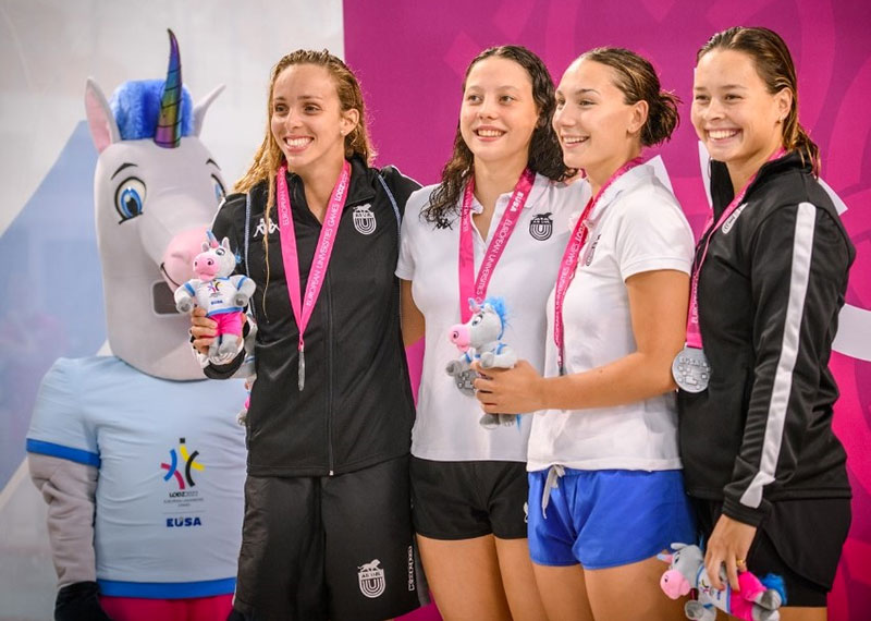 Lilou Baumstark (2e à partir de la droite) : médaille d’argent sur relais 4x100m 4 nages